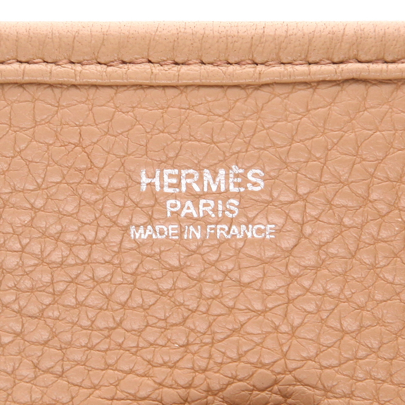 Sac bandoulière Hermès  Evelyne en cuir togo marron camel - Detail D2