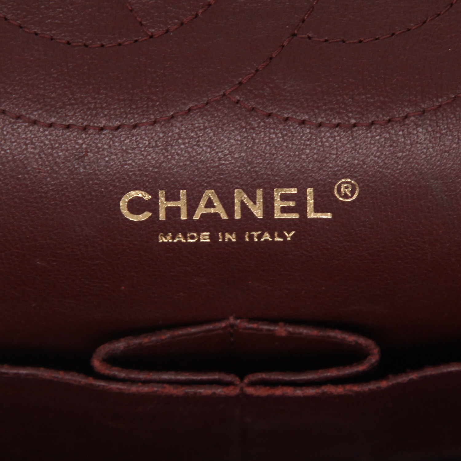 Bolso de mano Chanel  Timeless Jumbo en cuero granulado acolchado negro - Detail D2