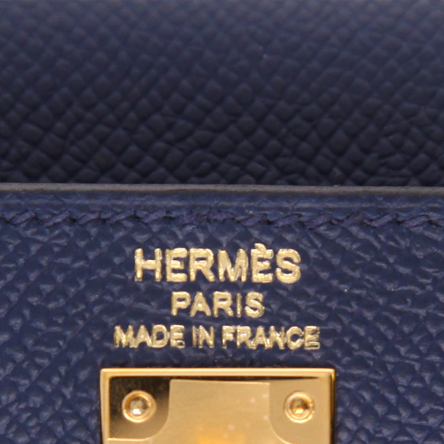 Sac à main Hermès Kelly 25 cm en cuir epsom bleu Navy - Detail D2
