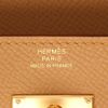 Bolso/bolsito Hermès  Kelly To Go en cuero epsom color oro - Detail D2 thumbnail