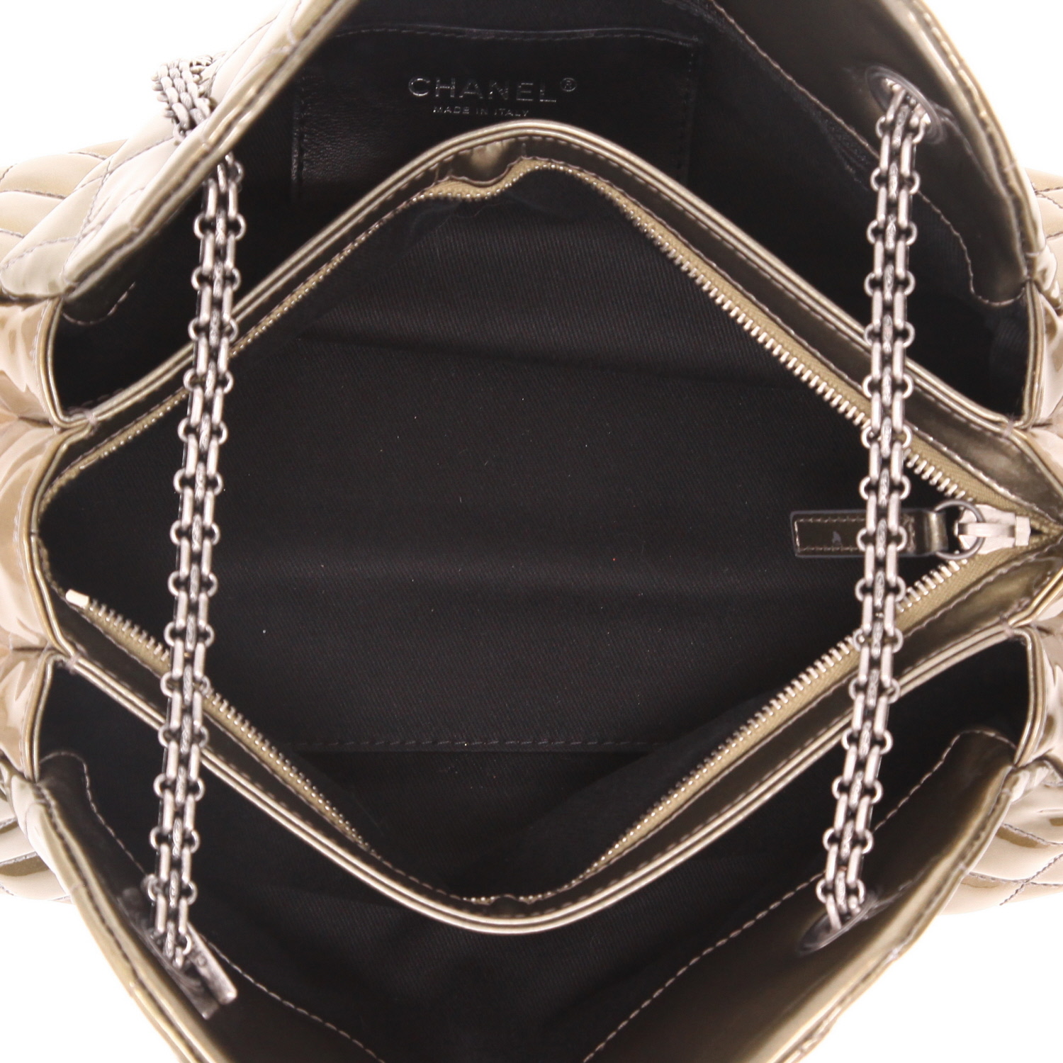 Sac à main Chanel  Mademoiselle en cuir verni matelassé doré - Detail D4