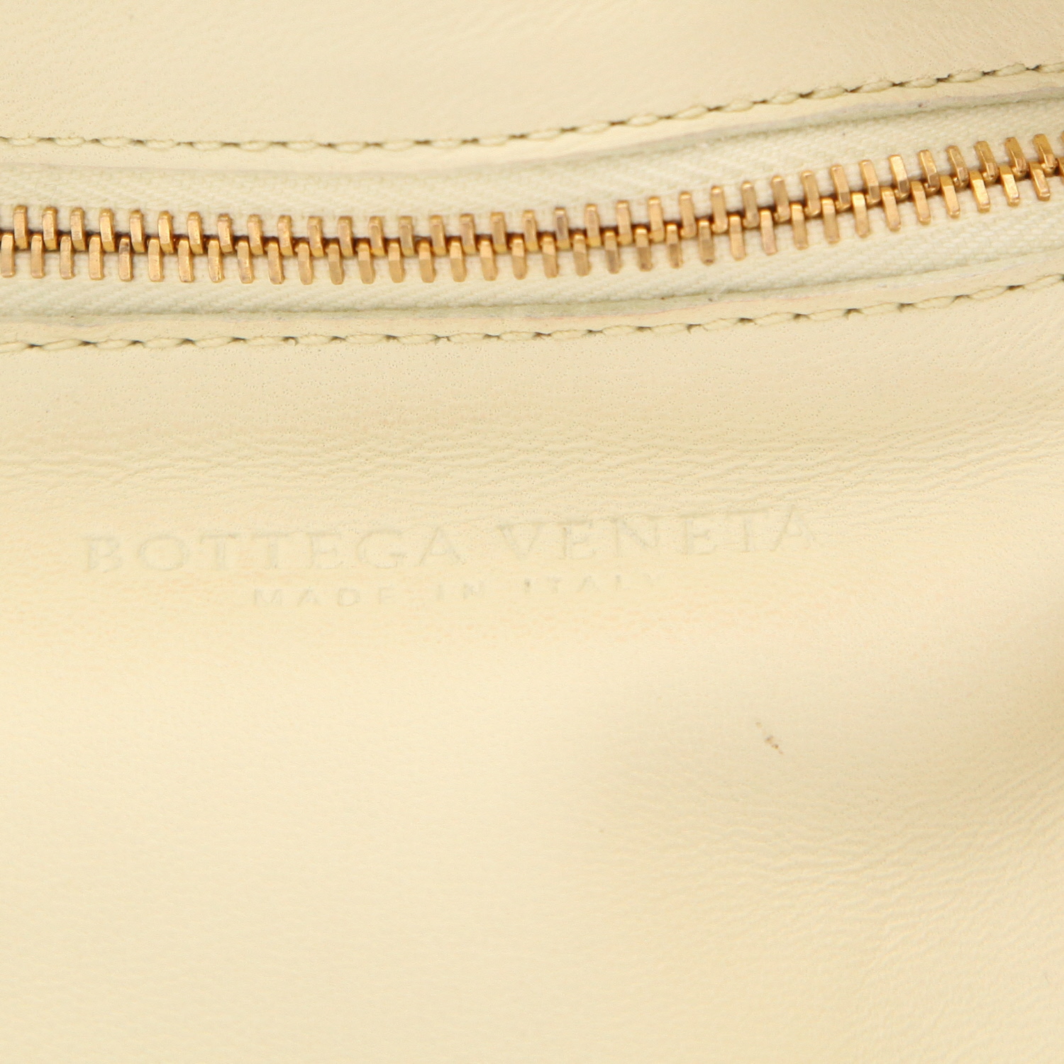 Bottega Veneta  Cassette shoulder bag  in beige leather - Detail D2