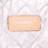 Bolso de mano Chanel   en tejido esponjoso beige - Detail D2 thumbnail