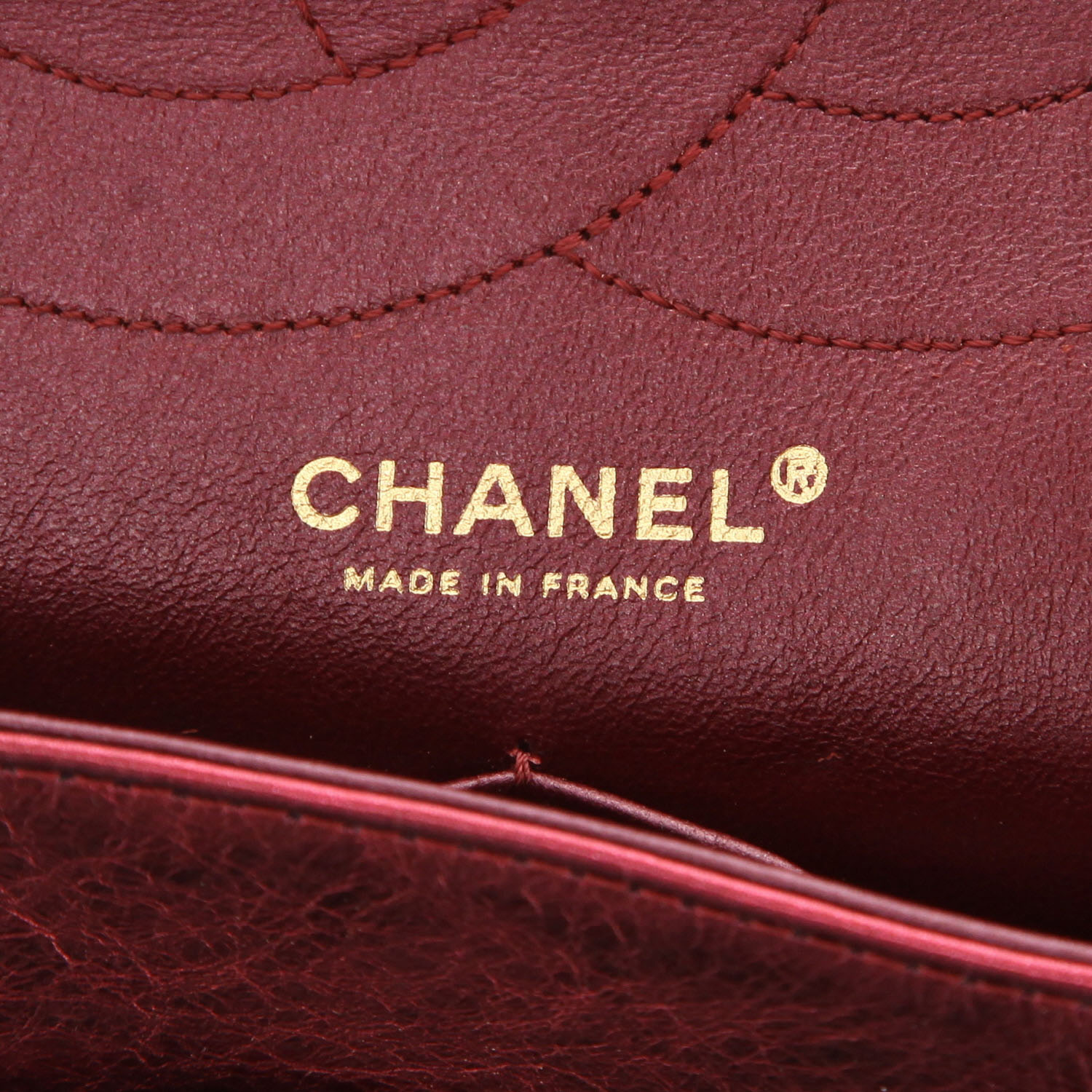 Chanel  Chanel 2.55 handbag  in metallic red quilted leather - Detail D2