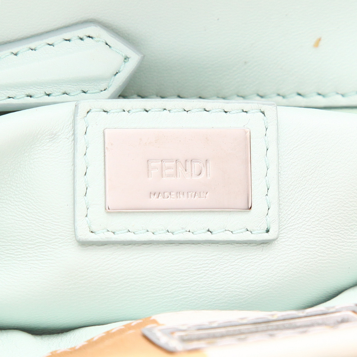 Bolso de mano Fendi Peekaboo en cuero bicolor beige y blanco - Detail D2