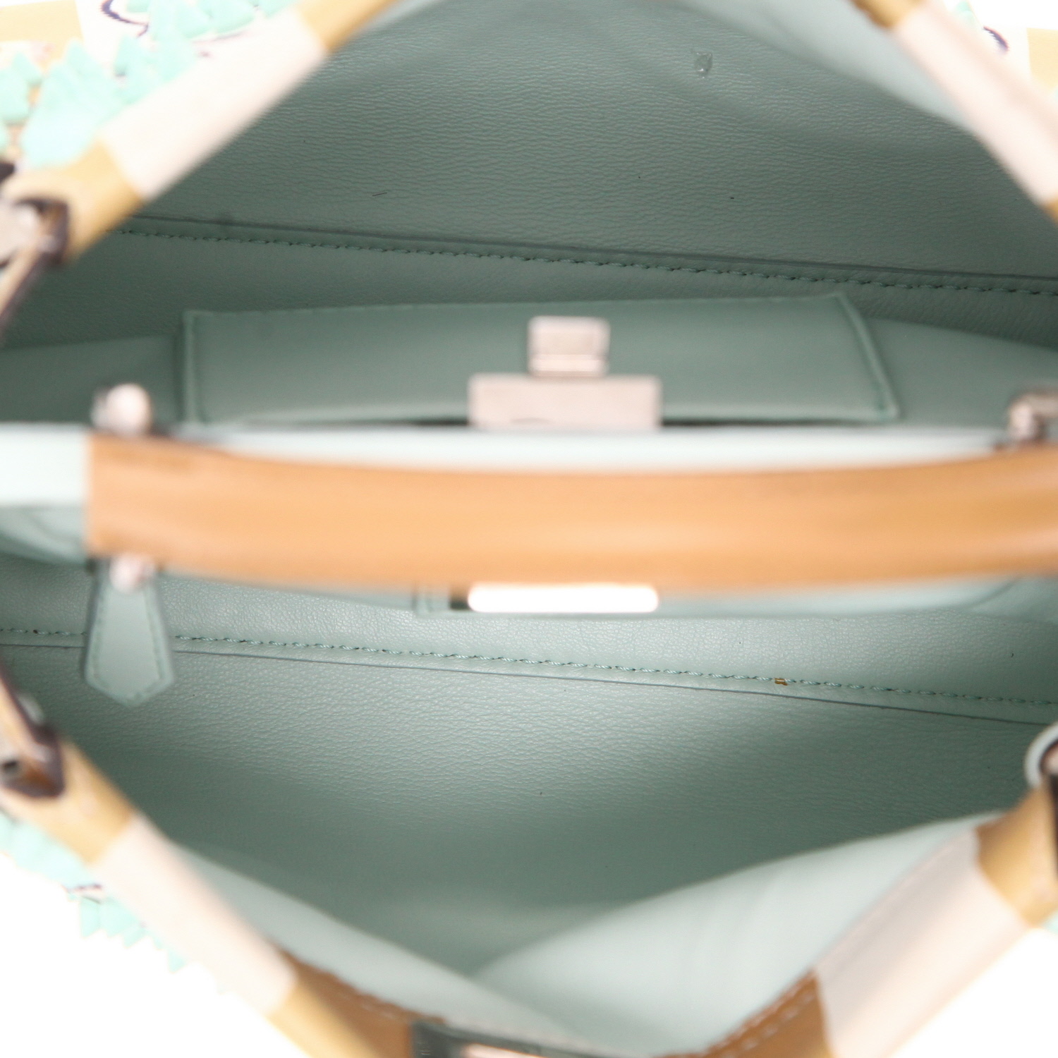 Bolso de mano Fendi Peekaboo en cuero bicolor beige y blanco - Detail D3