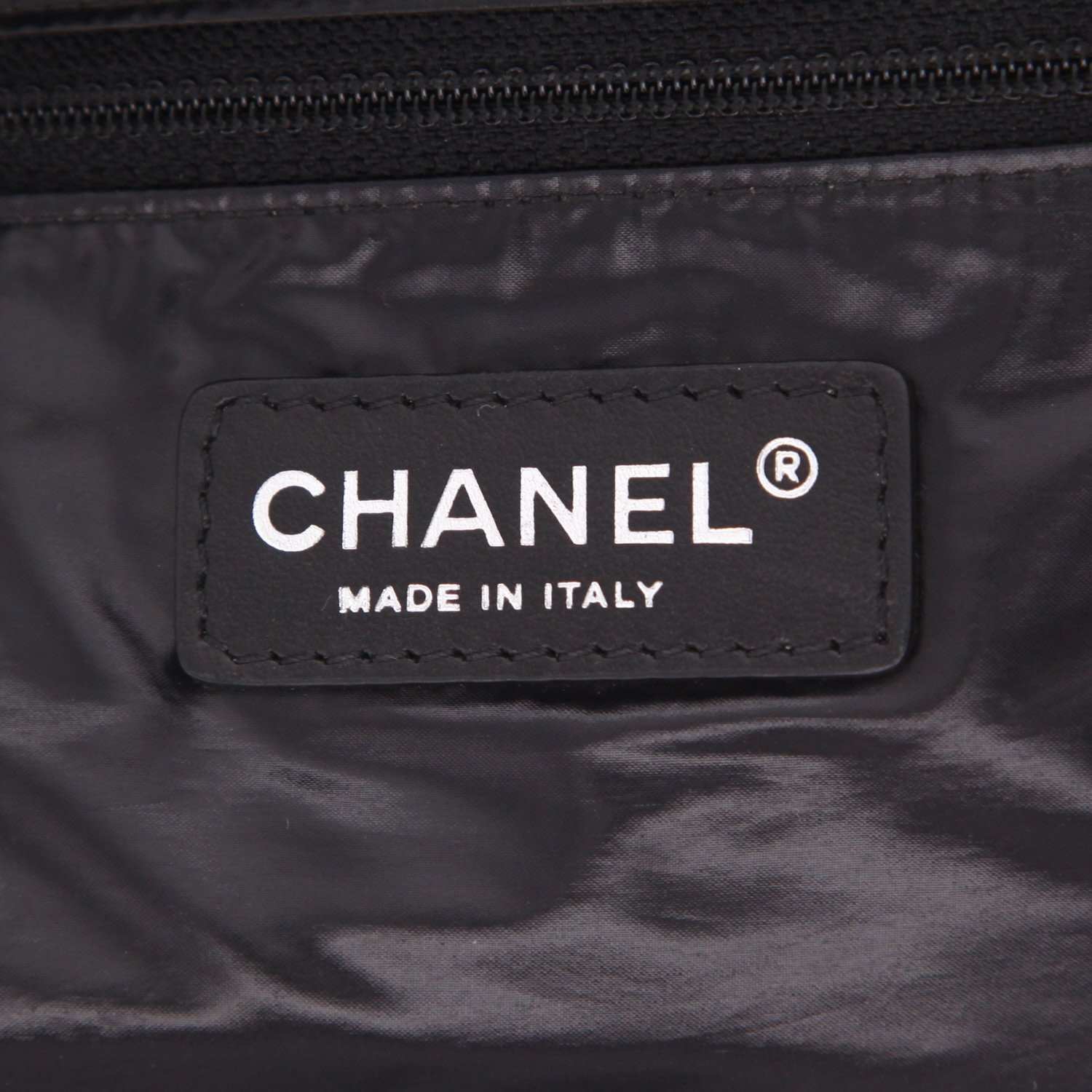 Chanel   bag  in navy blue canvas  and black leather - Detail D2