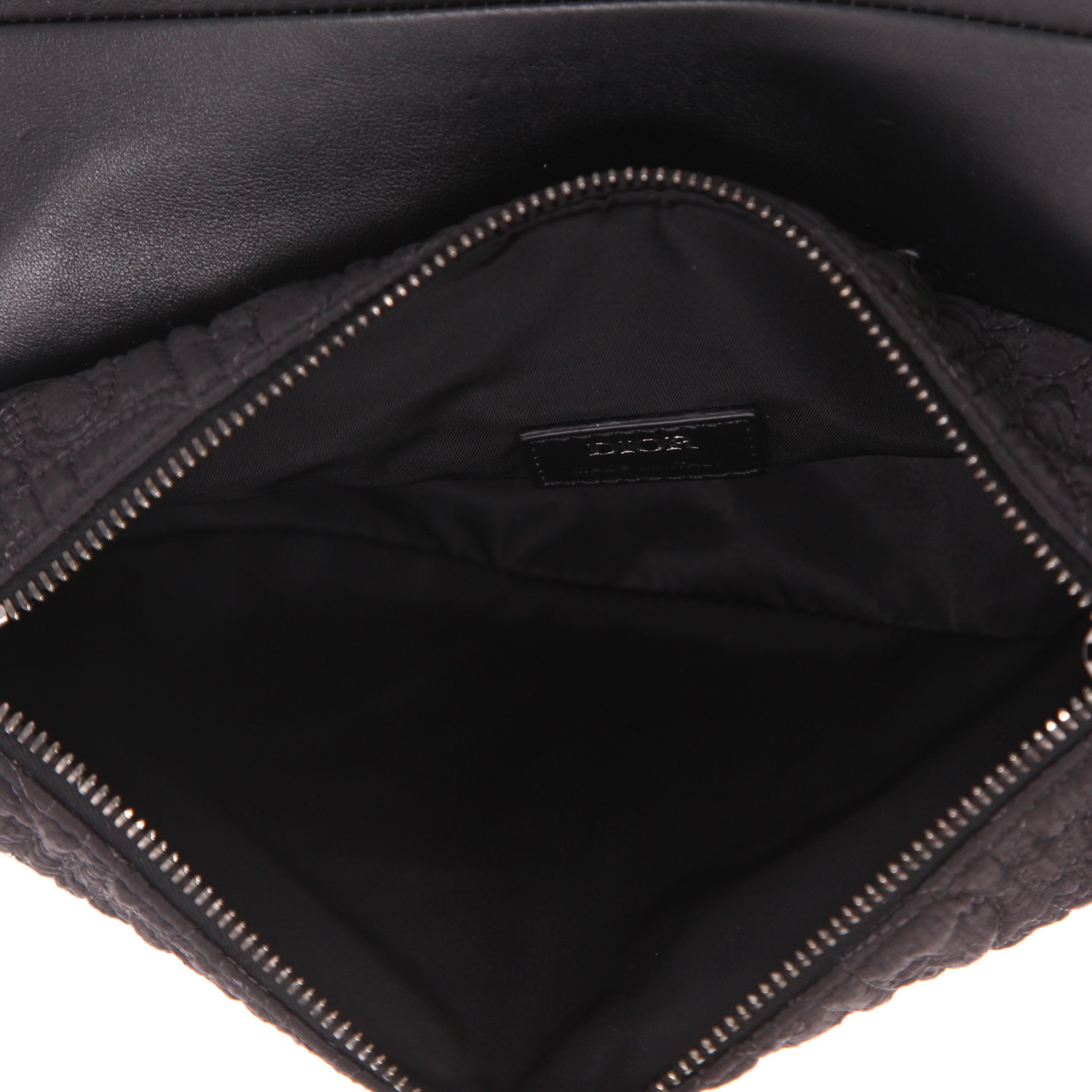 Sac bandoulière Dior  Saddle en toile siglée noire et cuir noir - Detail D3