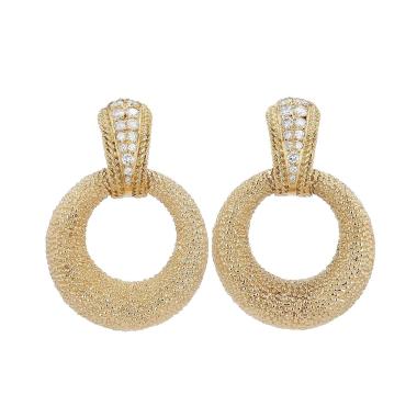 Van Cleef 
Arpels  earrings in yellow gold, ornamental stones and diamonds