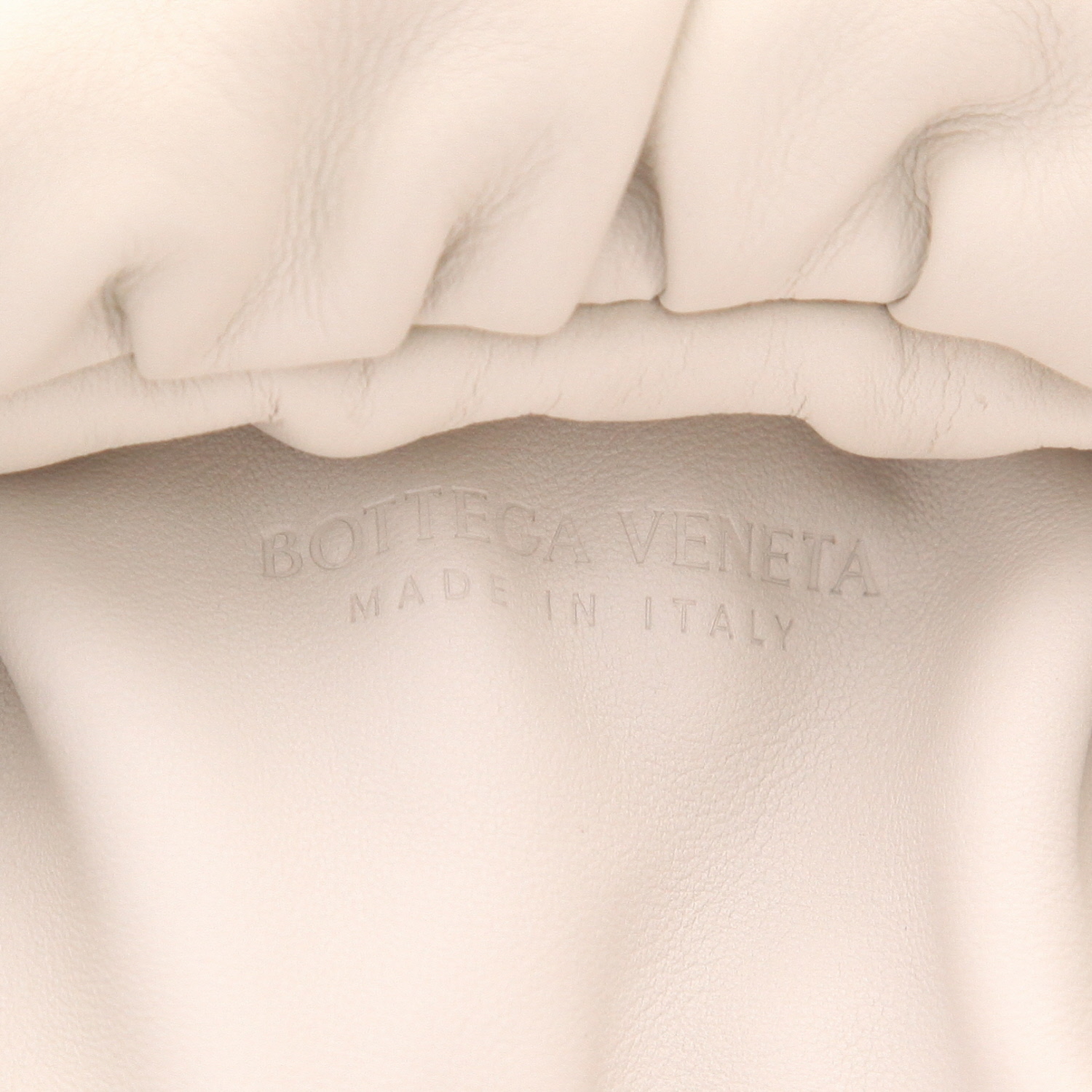 Bolso de mano Bottega Veneta  Pouch en cuero crudo - Detail D2