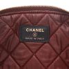 Chanel   pouch  in black quilted grained leather - Detail D2 thumbnail