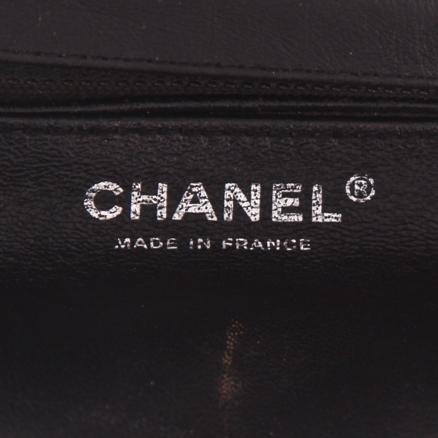 Bolso de mano Chanel  Mini 2.55 en cuero acolchado con motivos de espigas negro - Detail D2