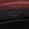 Bolso de mano Saint Laurent  Manhattan en cuero color burdeos - Detail D2 thumbnail