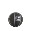 Chanel, Ballon de basket, en caoutchouc grainé noir, accessoire de sport, signé, des années 2010 - 00pp thumbnail