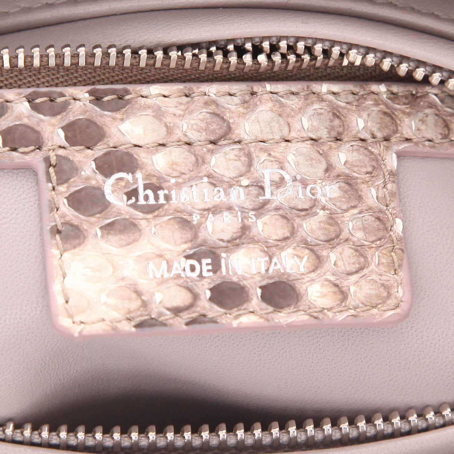 Sac à main Dior  Lady Dior en cuir cannage orange et gris et python - Detail D2