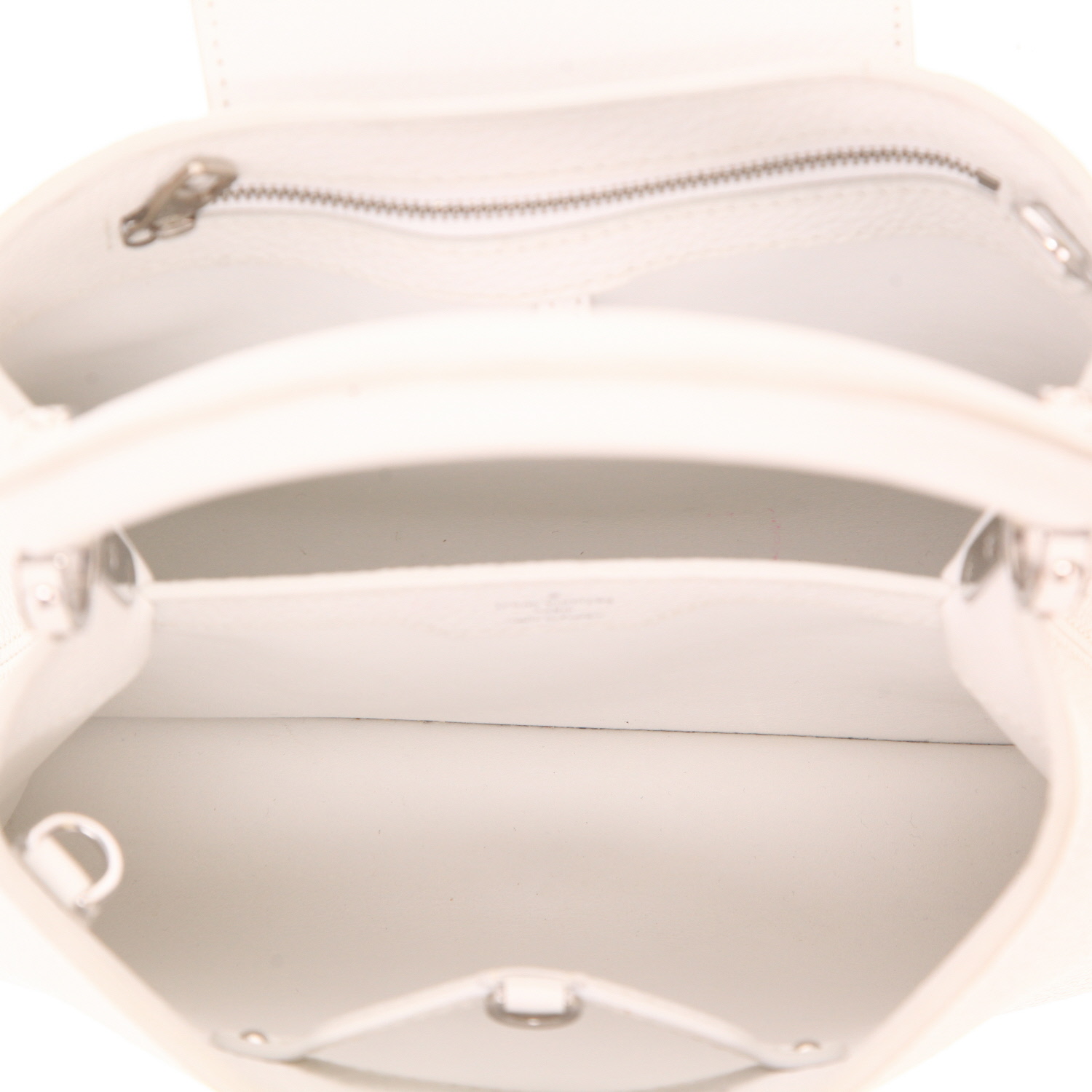 Sac bandoulière Louis Vuitton  Capucines BB en cuir blanc et python - Detail D3