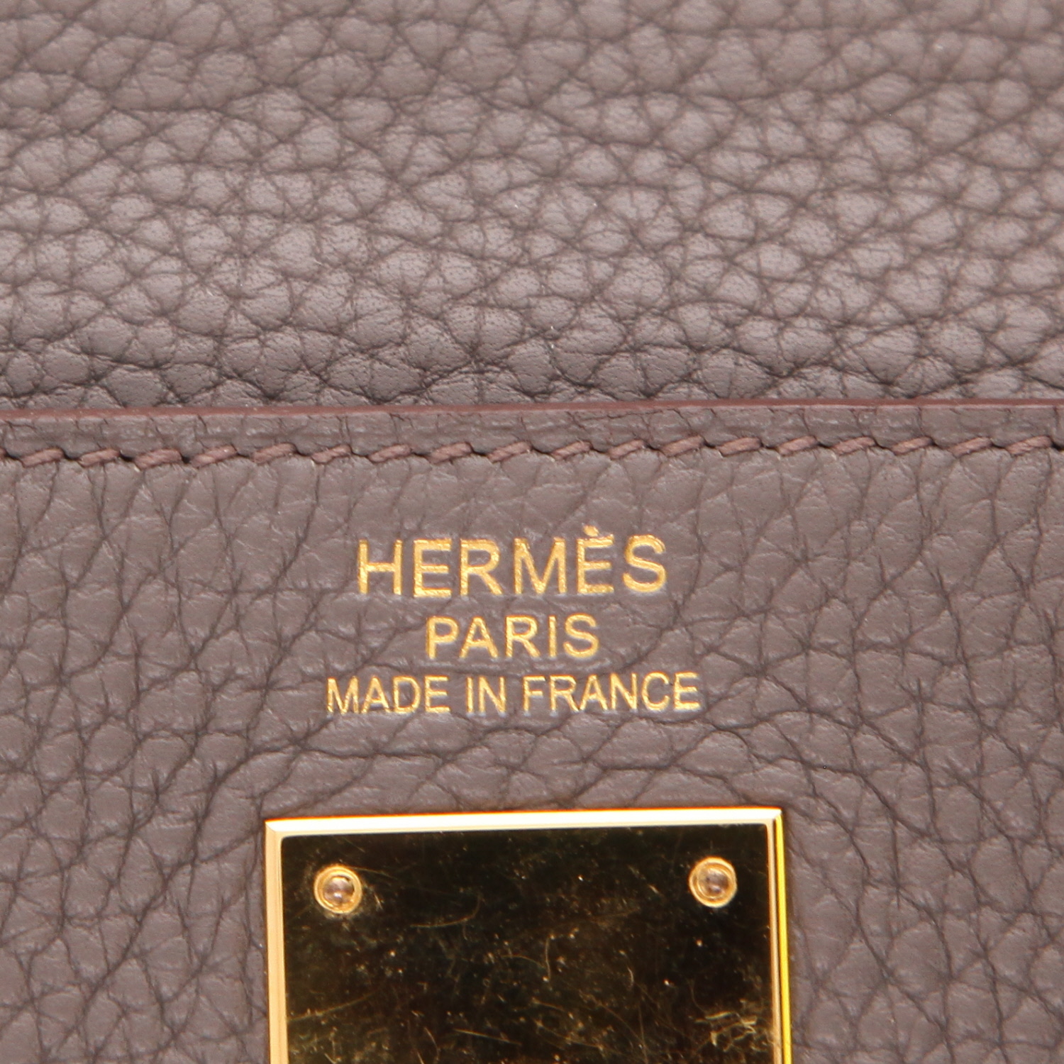 Hermès  Kelly 35 cm handbag  in grey togo leather - Detail D2