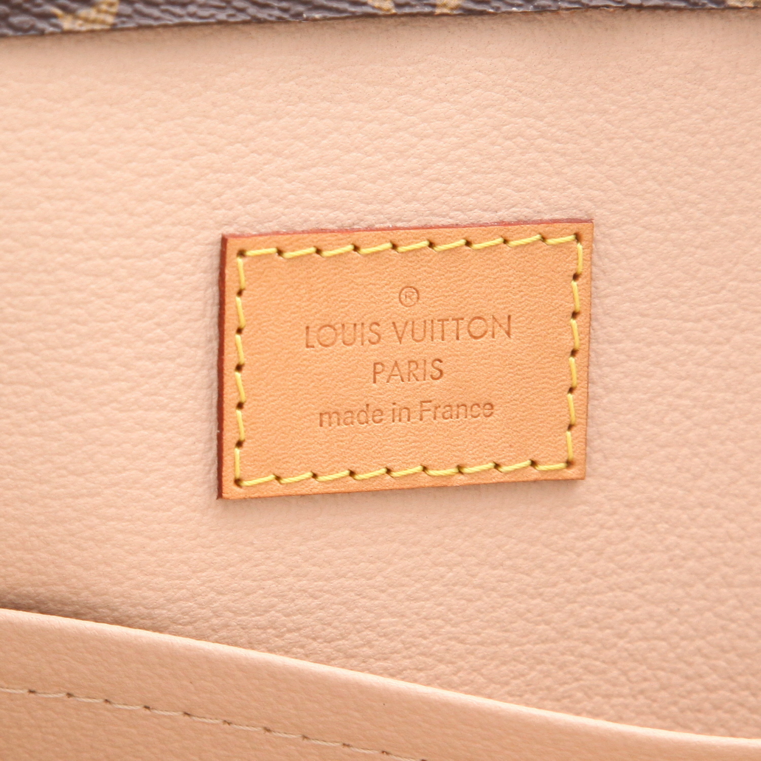 Bolso de mano Louis Vuitton  Sac Plat en lona Monogram marrón y cuero natural - Detail D2