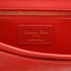 Bolso bandolera Dior  30 Montaigne en cuero rojo - Detail D2 thumbnail