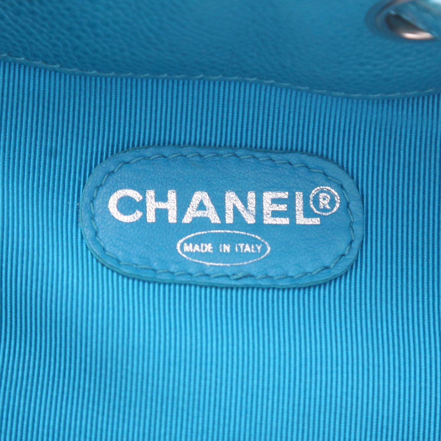 Sac à main Chanel  Petit Shopping en cuir grainé turquoise - Detail D2