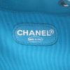Bolso de mano Chanel  Petit Shopping en cuero granulado turquesa - Detail D2 thumbnail