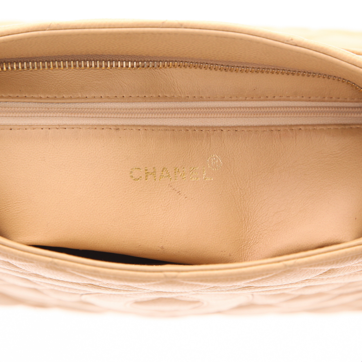 Bolso de mano Chanel  Medaillon en cuero granulado acolchado beige - Detail D2