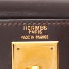 Bolso de mano Hermès  Kelly 28 cm en cuero box marrón - Detail D2 thumbnail