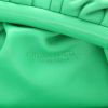 Bolso bandolera Bottega Veneta  Pouch en cuero verde - Detail D2 thumbnail