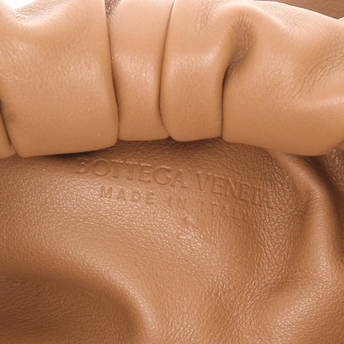 Bottega Veneta  The Shoulder Pouch handbag  in brown leather - Detail D2