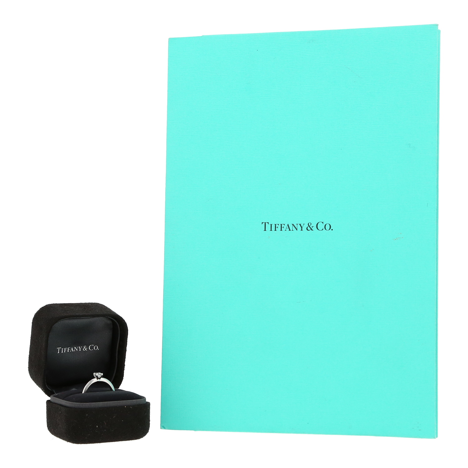 Bague solitaire Tiffany 
Co  en platine et diamant - Detail D2