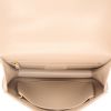 Bolso bandolera Dior  30 Montaigne en cuero beige - Detail D3 thumbnail