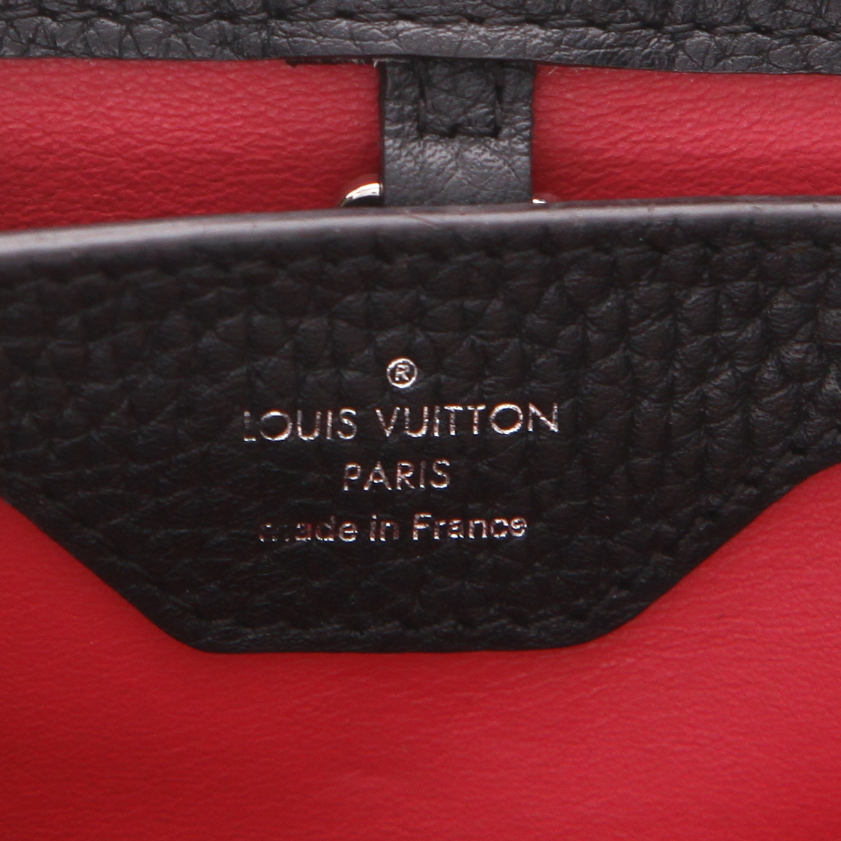 Sac à main Louis Vuitton  Capucines BB en cuir taurillon clémence noir - Detail D2