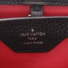 Bolso de mano Louis Vuitton  Capucines BB en cuero taurillon clémence negro - Detail D2 thumbnail