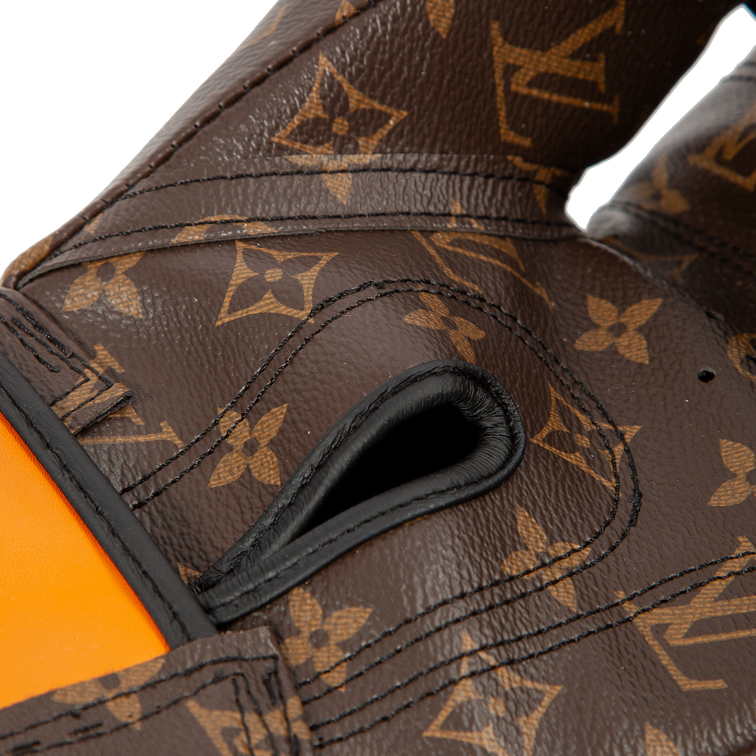 Louis Vuitton & Karl Lagerfeld, Pair of boxing gloves - Collection 2014 (HS code : 4203210000) - Detail D1