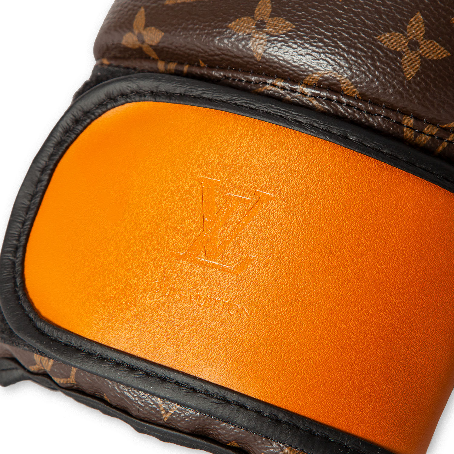 Louis Vuitton & Karl Lagerfeld, Pair of boxing gloves - Collection 2014 (HS code : 4203210000) - Detail D2
