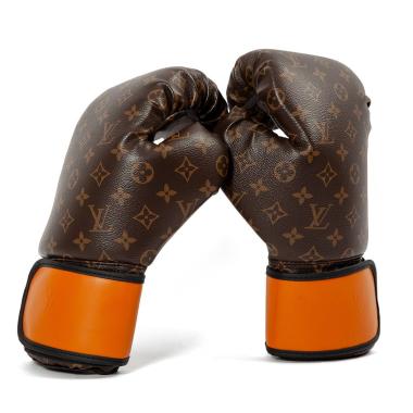 Louis Vuitton 
Karl Lagerfeld, Paire de gants de boxe - Collection 2014 (HS code : 4203210000)