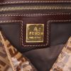 Bolso de mano Fendi  Baguette en charol Monogram marrón - Detail D2 thumbnail