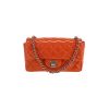 Bolso de mano Chanel  Mini Timeless en charol acolchado naranja - 360 thumbnail