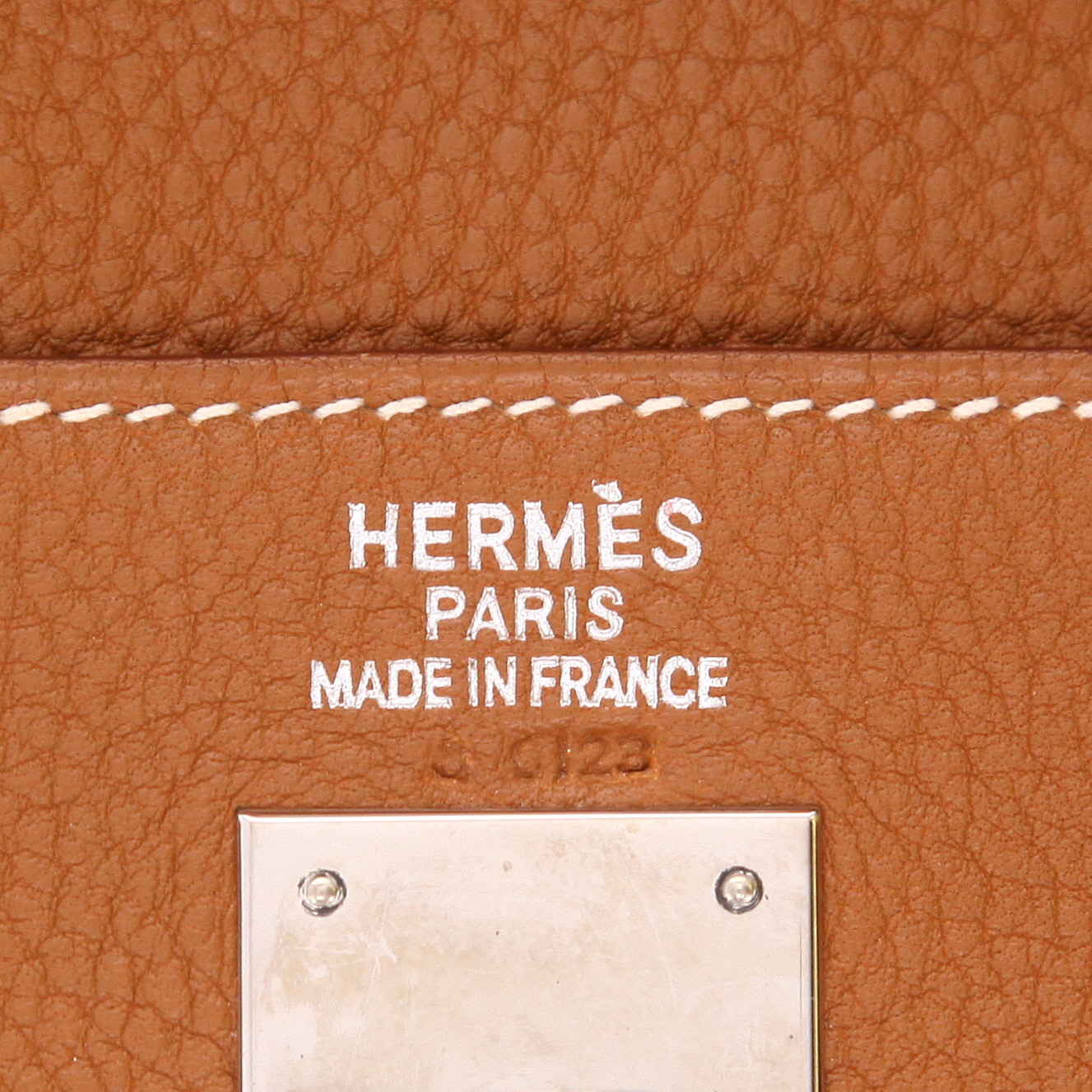Bolso de mano Hermès  Kelly 35 cm en cuero togo color oro - Detail D2