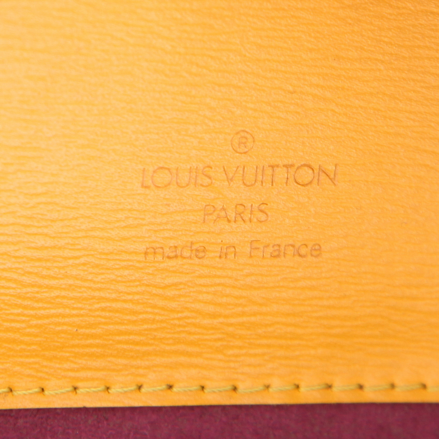 Louis Vuitton  Cluny handbag  in yellow epi leather - Detail D2