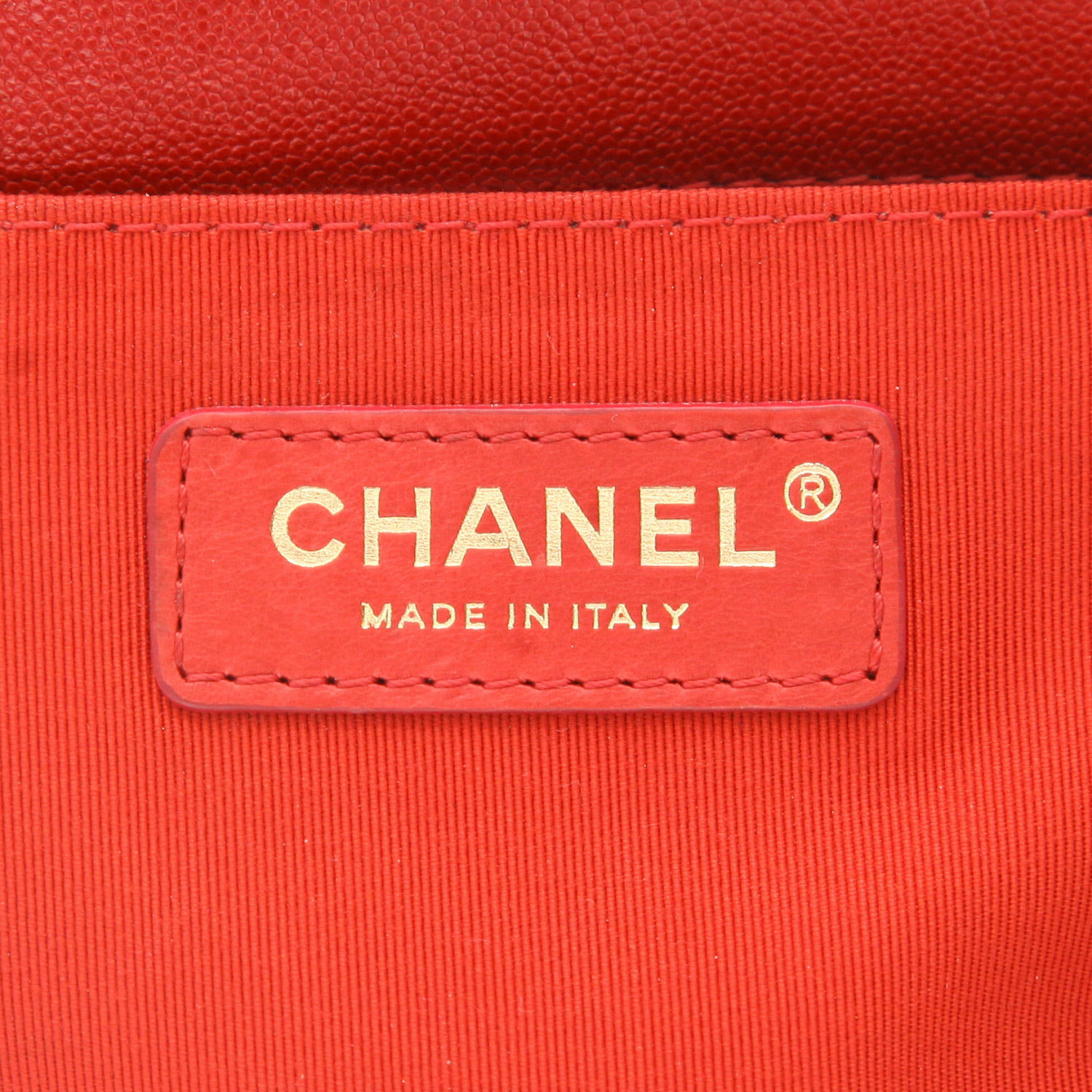 Chanel  Boy shoulder bag  in red quilted grained leather - Detail D2