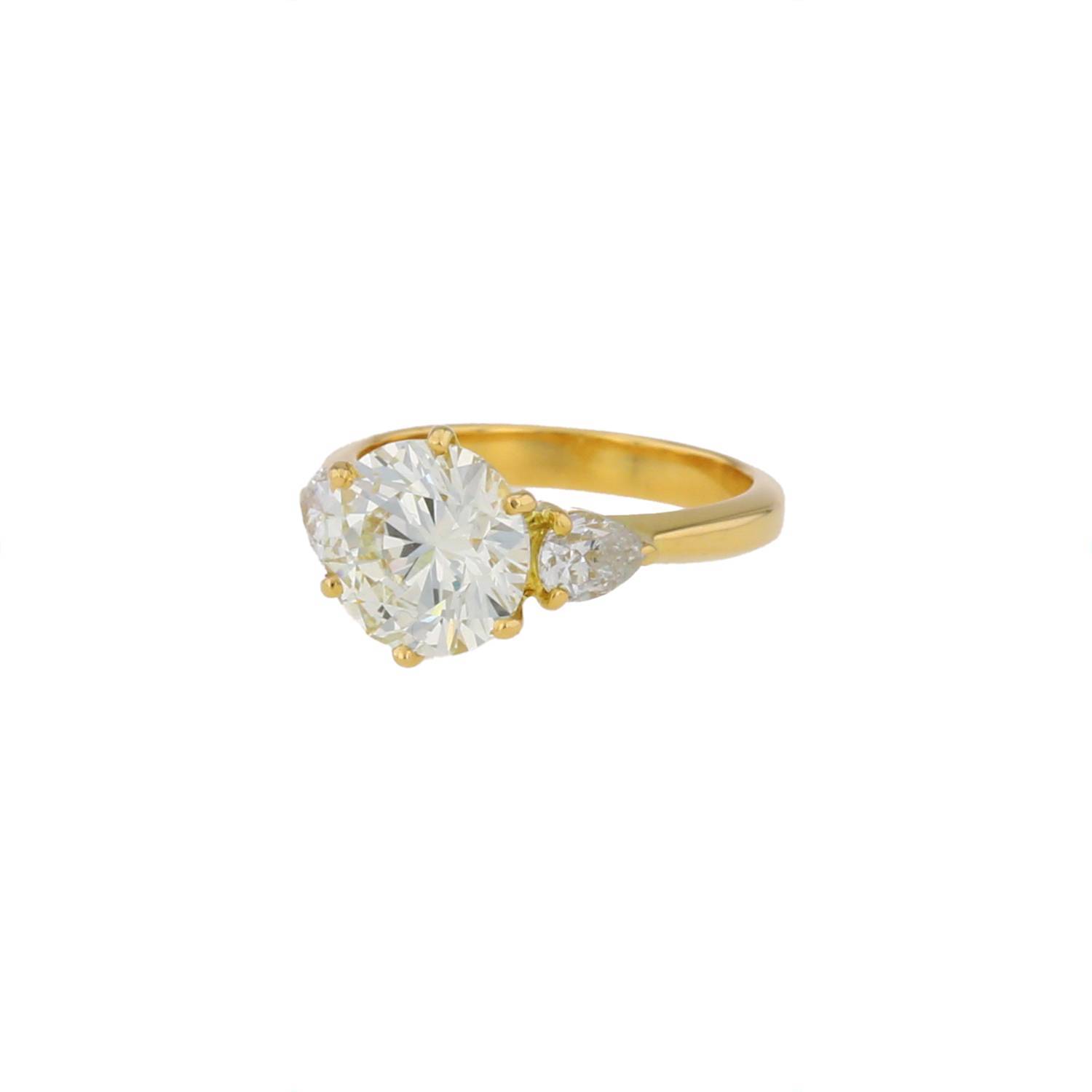 Bague Vintage en or jaune et diamants (diamant central 3.35 carats)