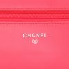 Chanel  Wallet on Chain shoulder bag  in pink patent quilted leather - Detail D2 thumbnail