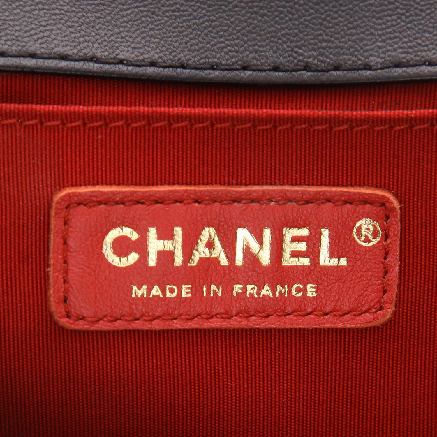 Sac à main Chanel  Boy en cuir rouge et bleu-marine - Detail D2