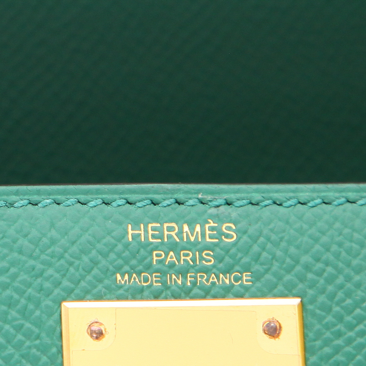 Bolso de mano Hermès  Kelly 28 cm en cuero epsom verde Vertigo - Detail D2