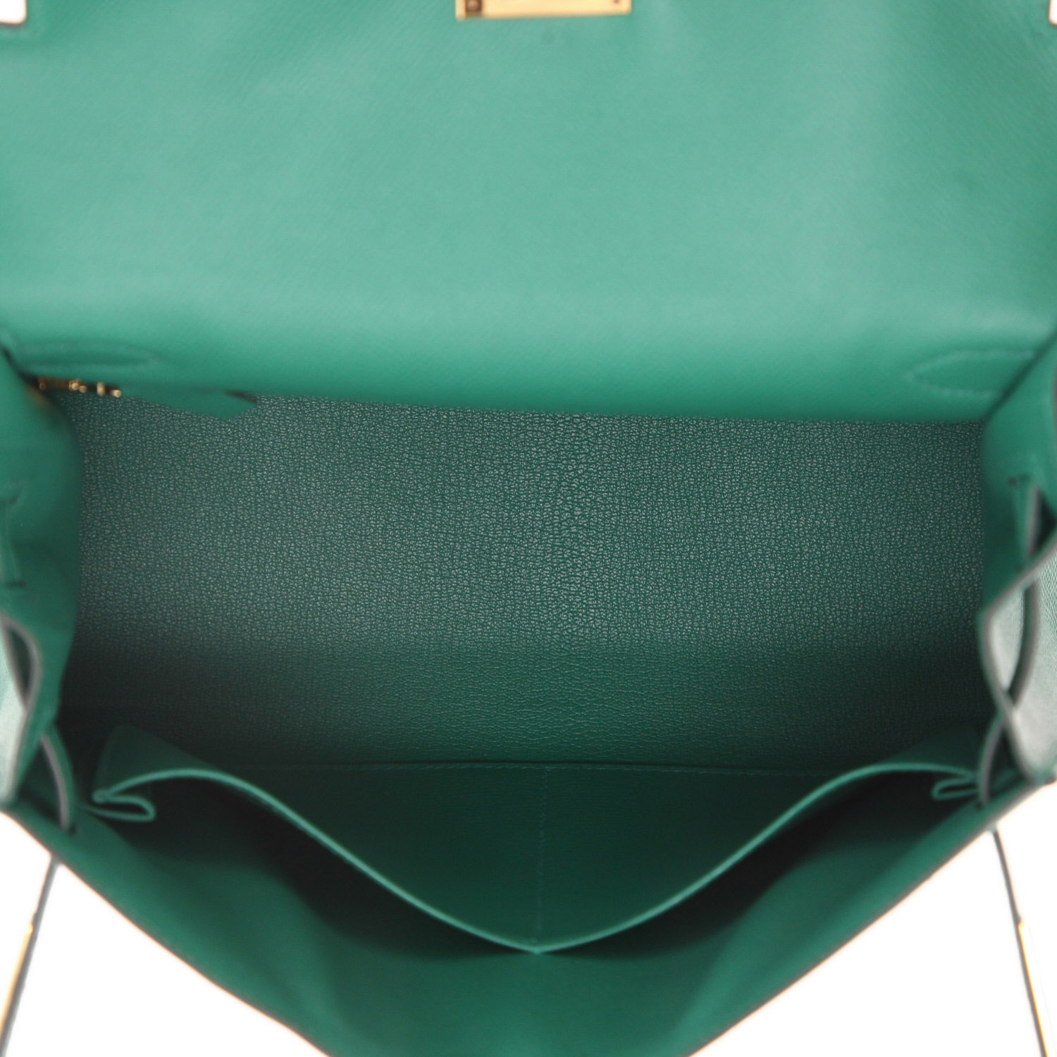 Bolso de mano Hermès  Kelly 28 cm en cuero epsom verde Vertigo - Detail D3