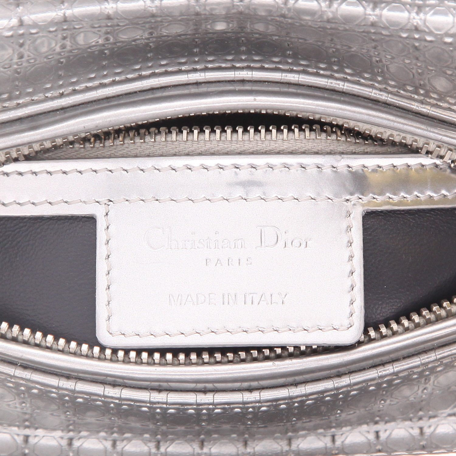 Dior  Lady Dior medium model  handbag  in silver leather - Detail D2