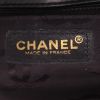 Bolso de mano Chanel  Vintage en cuero acolchado negro - Detail D2 thumbnail