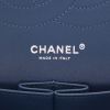 Chanel  Timeless Jumbo shoulder bag  in blue quilted grained leather - Detail D2 thumbnail