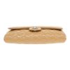 Chanel   handbag/clutch  in beige patent quilted leather - Detail D1 thumbnail